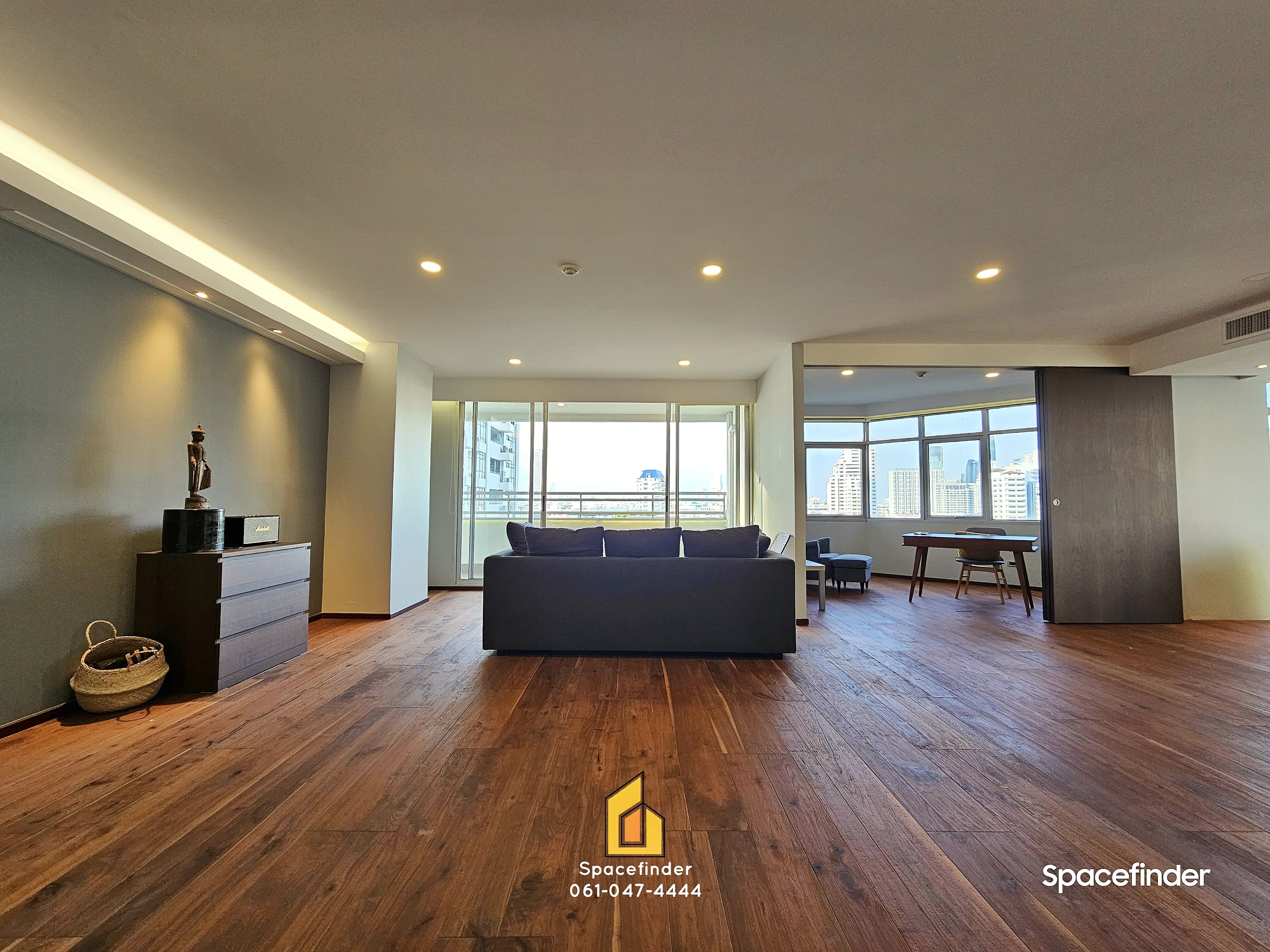 Condo de 2 chambres récemment rénové dans le quartier privilégié de Thonglor à vendre